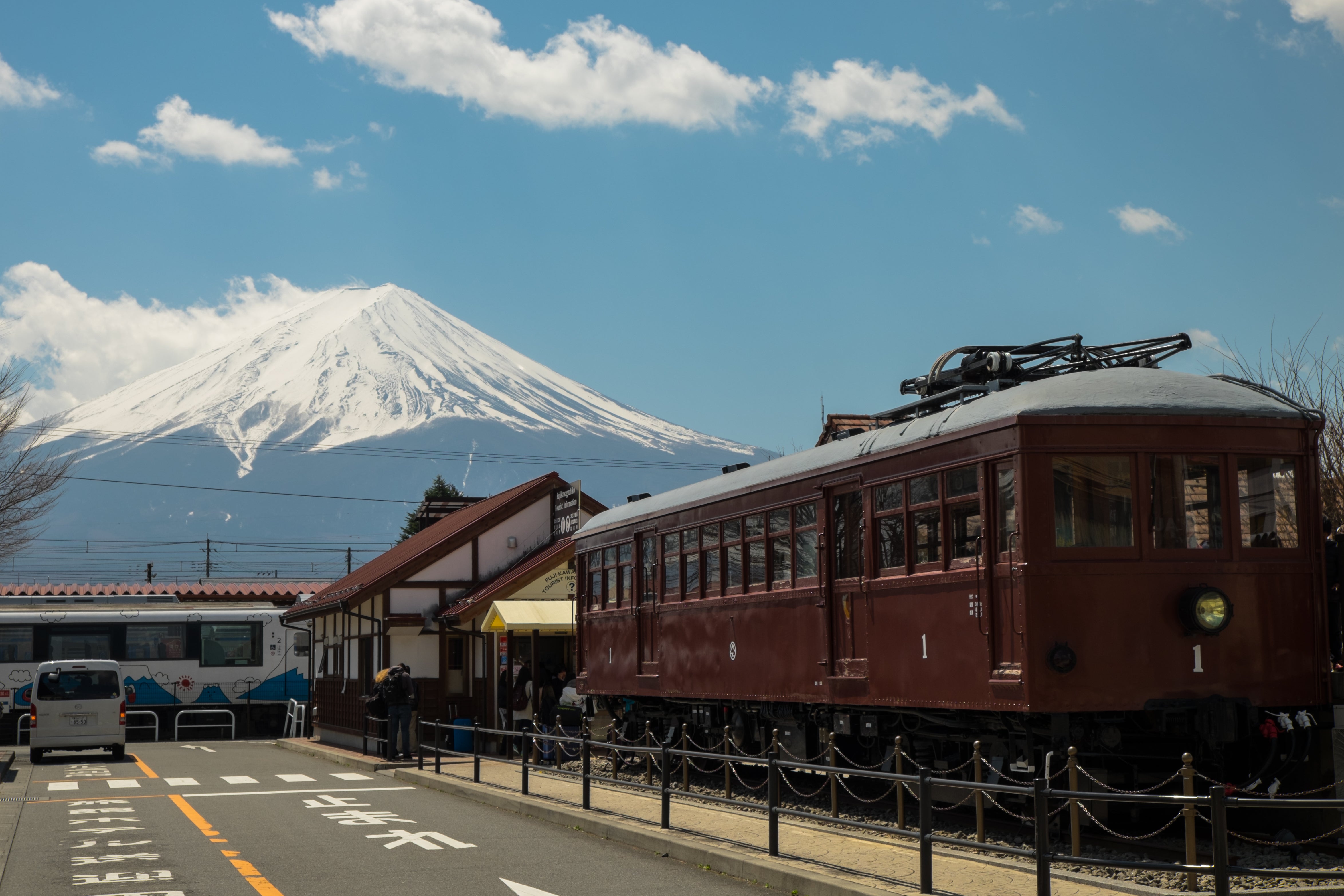 Snowboarding in Japan: Top Resorts and Must-Visit Spots